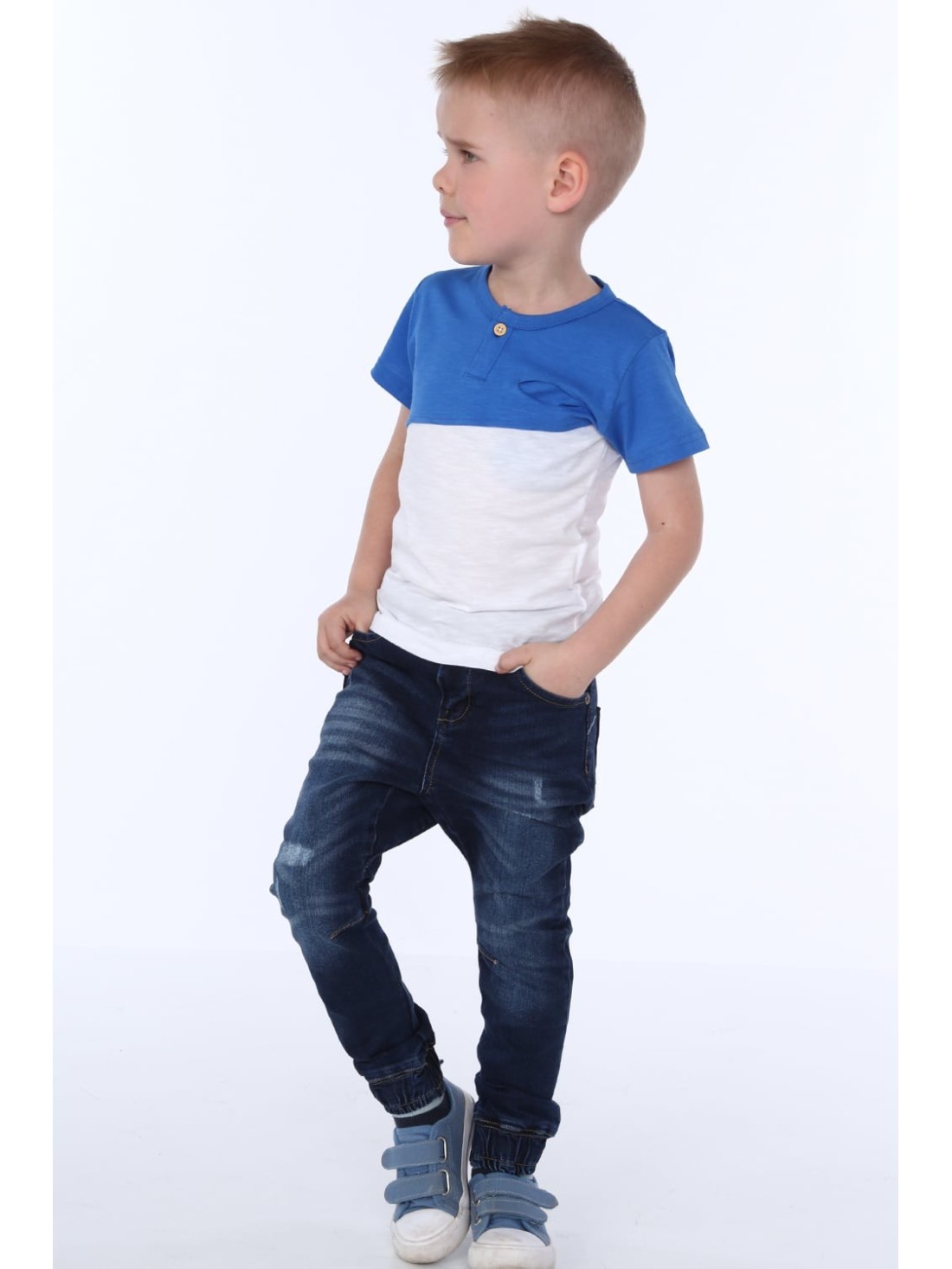 Jungen-T-Shirt mit Knopf, Kornblumenblau und Weiß NDZ4487 – Online-Shop – Boutique